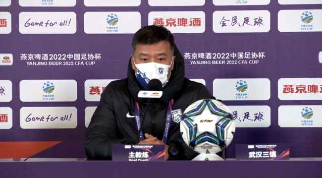 小男孩醒来发现被戴困龙锁