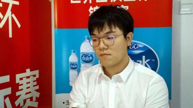 秘书下面又紧又湿