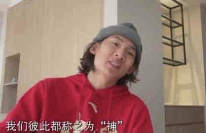 他掀开裙子把舌头伸进去漫画版