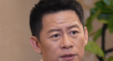女人两腿打开让男人添免费看
